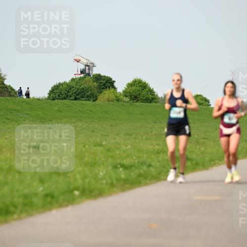 10.05.2026 - 8. Wedeler Halbmarathon Dr. Thomas Lammeyer http://msf.ph/oto/9708081 10.05.2026 12:00:27 Laufen  meine-sportfotos.de