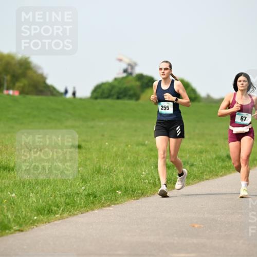 10.05.2026 - 8. Wedeler Halbmarathon Dr. Thomas Lammeyer http://msf.ph/oto/9708095 10.05.2026 12:00:29 Laufen 255 meine-sportfotos.de