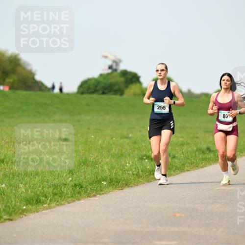 10.05.2026 - 8. Wedeler Halbmarathon Dr. Thomas Lammeyer http://msf.ph/oto/9708098 10.05.2026 12:00:28 Laufen 255 meine-sportfotos.de