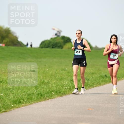 10.05.2026 - 8. Wedeler Halbmarathon Dr. Thomas Lammeyer http://msf.ph/oto/9708100 10.05.2026 12:00:28 Laufen 255 meine-sportfotos.de