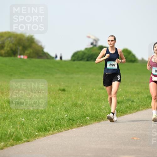 10.05.2026 - 8. Wedeler Halbmarathon Dr. Thomas Lammeyer http://msf.ph/oto/9708102 10.05.2026 12:00:29 Laufen 255 meine-sportfotos.de