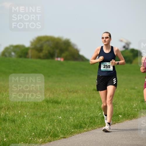 10.05.2026 - 8. Wedeler Halbmarathon Dr. Thomas Lammeyer http://msf.ph/oto/9708107 10.05.2026 12:00:30 Laufen 255 meine-sportfotos.de