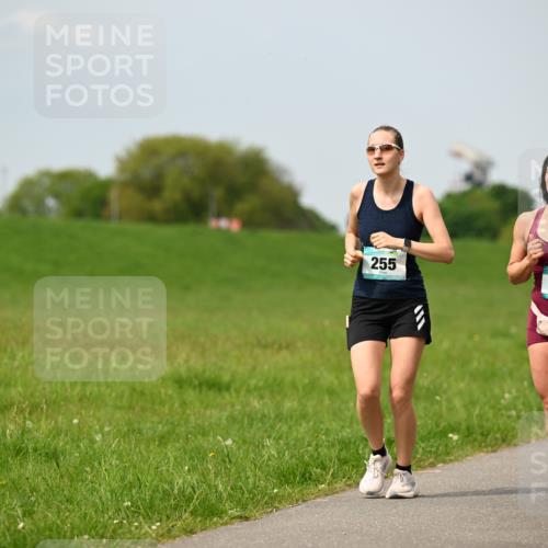 10.05.2026 - 8. Wedeler Halbmarathon Dr. Thomas Lammeyer http://msf.ph/oto/9708110 10.05.2026 12:00:30 Laufen 255 meine-sportfotos.de