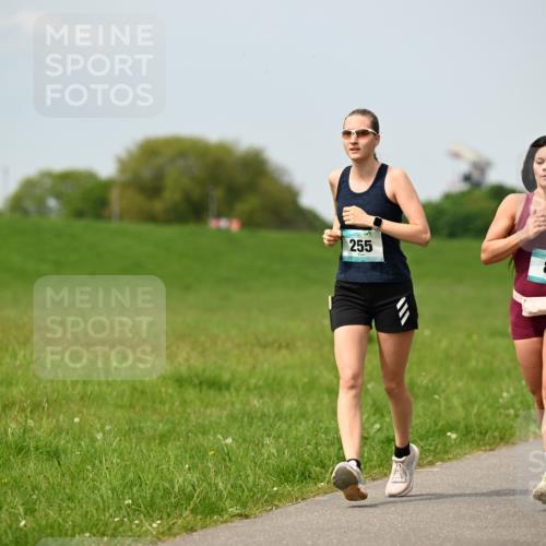 10.05.2026 - 8. Wedeler Halbmarathon Dr. Thomas Lammeyer http://msf.ph/oto/9708112 10.05.2026 12:00:31 Laufen 255 meine-sportfotos.de