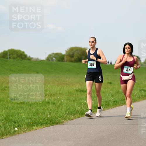 10.05.2026 - 8. Wedeler Halbmarathon Dr. Thomas Lammeyer http://msf.ph/oto/9708124 10.05.2026 12:00:31 Laufen 255 meine-sportfotos.de