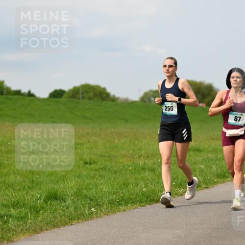 10.05.2026 - 8. Wedeler Halbmarathon Dr. Thomas Lammeyer http://msf.ph/oto/9708134 10.05.2026 12:00:32 Laufen 255 meine-sportfotos.de