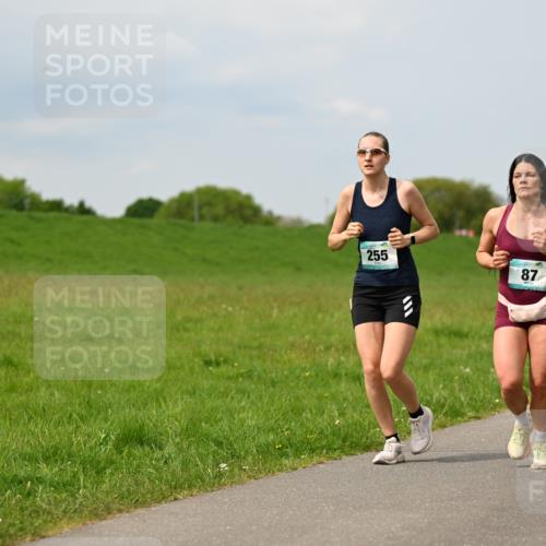 10.05.2026 - 8. Wedeler Halbmarathon Dr. Thomas Lammeyer http://msf.ph/oto/9708137 10.05.2026 12:00:32 Laufen 255 meine-sportfotos.de