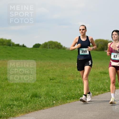 10.05.2026 - 8. Wedeler Halbmarathon Dr. Thomas Lammeyer http://msf.ph/oto/9708142 10.05.2026 12:00:32 Laufen 255 meine-sportfotos.de