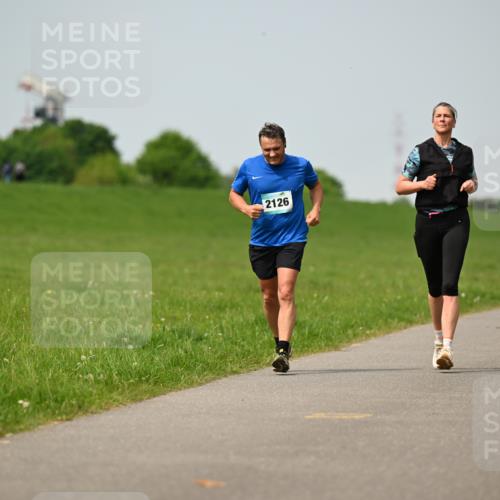 10.05.2026 - 8. Wedeler Halbmarathon Dr. Thomas Lammeyer http://msf.ph/oto/9708148 10.05.2026 12:00:50 Laufen 2126 meine-sportfotos.de