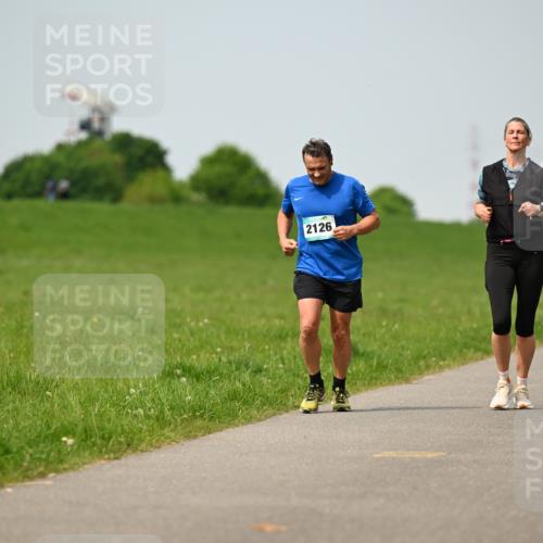 10.05.2026 - 8. Wedeler Halbmarathon Dr. Thomas Lammeyer http://msf.ph/oto/9708150 10.05.2026 12:00:51 Laufen 2126 meine-sportfotos.de