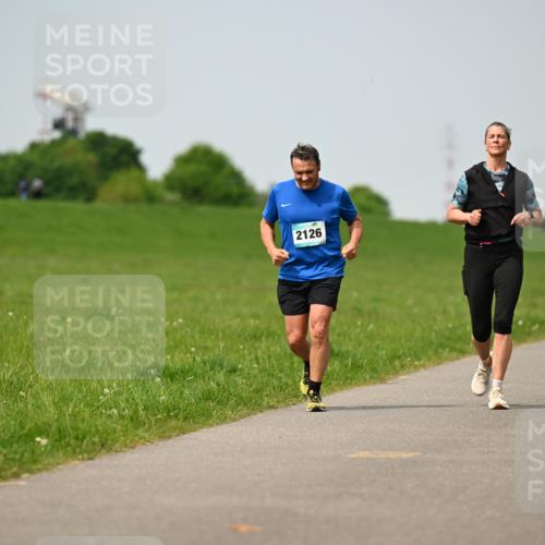 10.05.2026 - 8. Wedeler Halbmarathon Dr. Thomas Lammeyer http://msf.ph/oto/9708152 10.05.2026 12:00:50 Laufen 2126 meine-sportfotos.de