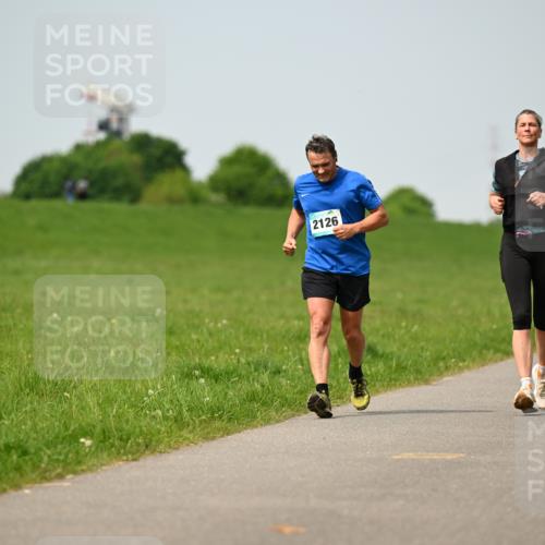 10.05.2026 - 8. Wedeler Halbmarathon Dr. Thomas Lammeyer http://msf.ph/oto/9708154 10.05.2026 12:00:51 Laufen 2126 meine-sportfotos.de