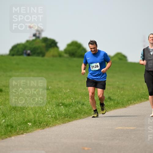 10.05.2026 - 8. Wedeler Halbmarathon Dr. Thomas Lammeyer http://msf.ph/oto/9708157 10.05.2026 12:00:51 Laufen 2126 meine-sportfotos.de
