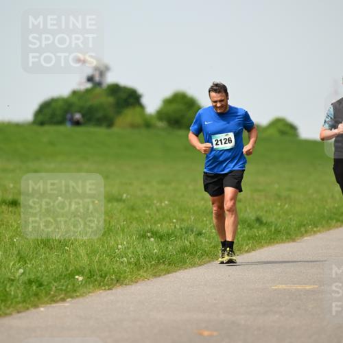 10.05.2026 - 8. Wedeler Halbmarathon Dr. Thomas Lammeyer http://msf.ph/oto/9708159 10.05.2026 12:00:51 Laufen 2126 meine-sportfotos.de