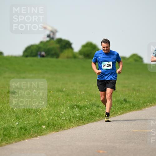 10.05.2026 - 8. Wedeler Halbmarathon Dr. Thomas Lammeyer http://msf.ph/oto/9708162 10.05.2026 12:00:51 Laufen 2126 meine-sportfotos.de