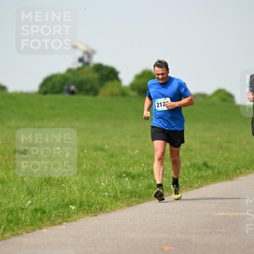 10.05.2026 - 8. Wedeler Halbmarathon Dr. Thomas Lammeyer http://msf.ph/oto/9708164 10.05.2026 12:00:51 Laufen 212 meine-sportfotos.de