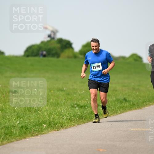 10.05.2026 - 8. Wedeler Halbmarathon Dr. Thomas Lammeyer http://msf.ph/oto/9708170 10.05.2026 12:00:52 Laufen 2126 meine-sportfotos.de