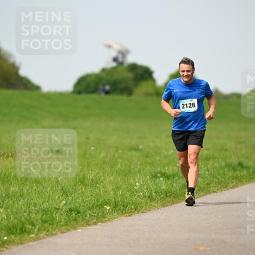 10.05.2026 - 8. Wedeler Halbmarathon Dr. Thomas Lammeyer http://msf.ph/oto/9708175 10.05.2026 12:00:52 Laufen 2126 meine-sportfotos.de