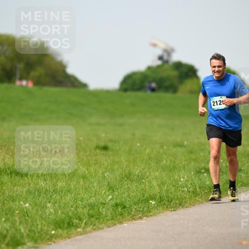 10.05.2026 - 8. Wedeler Halbmarathon Dr. Thomas Lammeyer http://msf.ph/oto/9708178 10.05.2026 12:00:52 Laufen 212 meine-sportfotos.de