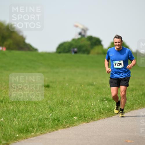 10.05.2026 - 8. Wedeler Halbmarathon Dr. Thomas Lammeyer http://msf.ph/oto/9708181 10.05.2026 12:00:52 Laufen 2126 meine-sportfotos.de