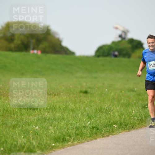 10.05.2026 - 8. Wedeler Halbmarathon Dr. Thomas Lammeyer http://msf.ph/oto/9708183 10.05.2026 12:00:52 Laufen 2126 meine-sportfotos.de