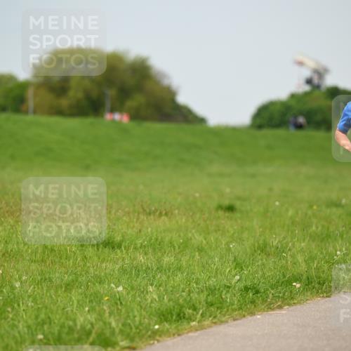 10.05.2026 - 8. Wedeler Halbmarathon Dr. Thomas Lammeyer http://msf.ph/oto/9708189 10.05.2026 12:00:52 Laufen 2126 meine-sportfotos.de