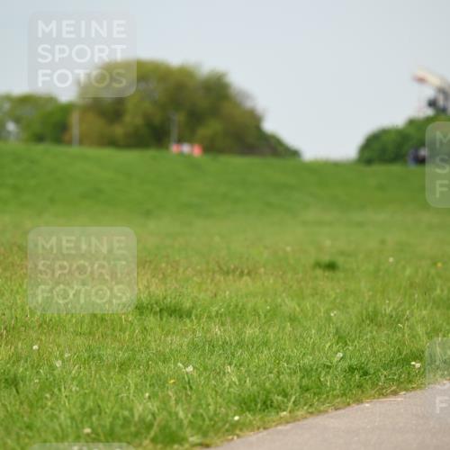 10.05.2026 - 8. Wedeler Halbmarathon Dr. Thomas Lammeyer http://msf.ph/oto/9708194 10.05.2026 12:00:53 Laufen 2126 meine-sportfotos.de