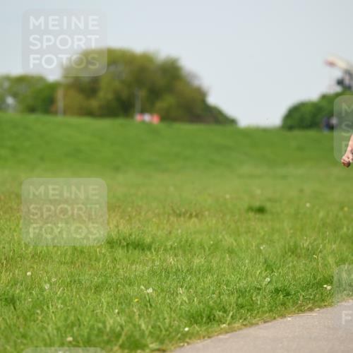 10.05.2026 - 8. Wedeler Halbmarathon Dr. Thomas Lammeyer http://msf.ph/oto/9708196 10.05.2026 12:00:53 Laufen 212 meine-sportfotos.de