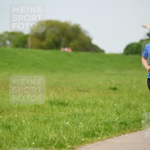 10.05.2026 - 8. Wedeler Halbmarathon Dr. Thomas Lammeyer http://msf.ph/oto/9708202 10.05.2026 12:00:53 Laufen 2126 meine-sportfotos.de