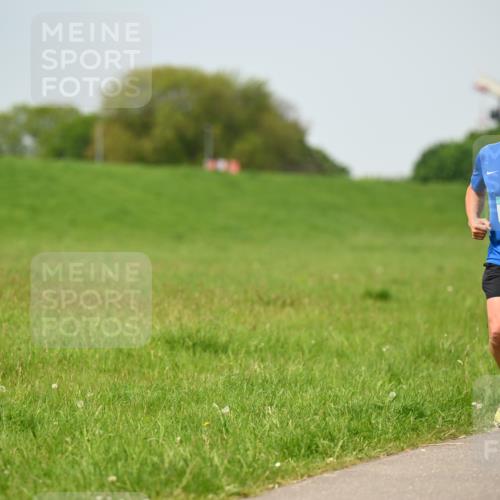 10.05.2026 - 8. Wedeler Halbmarathon Dr. Thomas Lammeyer http://msf.ph/oto/9708207 10.05.2026 12:00:53 Laufen 2126 meine-sportfotos.de