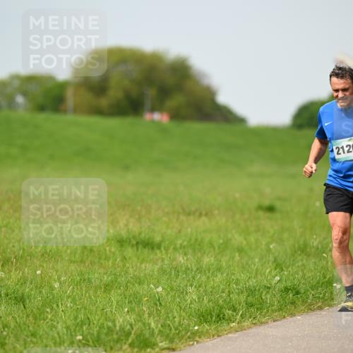 10.05.2026 - 8. Wedeler Halbmarathon Dr. Thomas Lammeyer http://msf.ph/oto/9708210 10.05.2026 12:00:54 Laufen 2126 meine-sportfotos.de