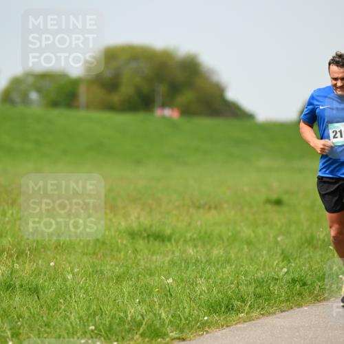 10.05.2026 - 8. Wedeler Halbmarathon Dr. Thomas Lammeyer http://msf.ph/oto/9708216 10.05.2026 12:00:54 Laufen 2126 meine-sportfotos.de
