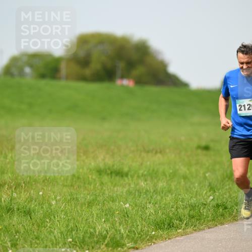10.05.2026 - 8. Wedeler Halbmarathon Dr. Thomas Lammeyer http://msf.ph/oto/9708218 10.05.2026 12:00:54 Laufen 2126 meine-sportfotos.de