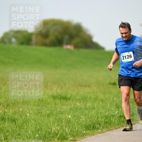 10.05.2026 - 8. Wedeler Halbmarathon Dr. Thomas Lammeyer http://msf.ph/oto/9708220 10.05.2026 12:00:54 Laufen 2126 meine-sportfotos.de