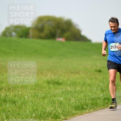 10.05.2026 - 8. Wedeler Halbmarathon Dr. Thomas Lammeyer http://msf.ph/oto/9708222 10.05.2026 12:00:54 Laufen 212 meine-sportfotos.de