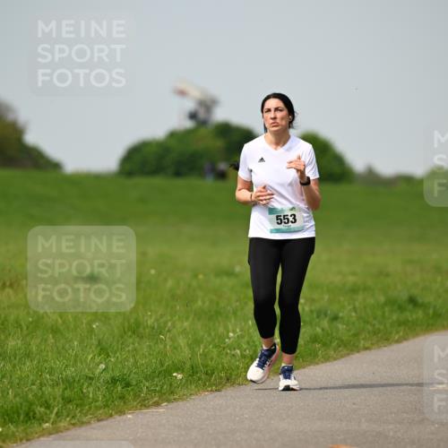 10.05.2026 - 8. Wedeler Halbmarathon Dr. Thomas Lammeyer http://msf.ph/oto/9708272 10.05.2026 12:01:02 Laufen 553, 1026 meine-sportfotos.de