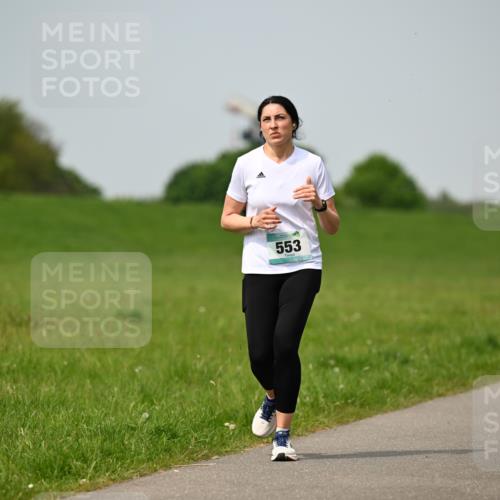 10.05.2026 - 8. Wedeler Halbmarathon Dr. Thomas Lammeyer http://msf.ph/oto/9708283 10.05.2026 12:01:02 Laufen 553, 1020 meine-sportfotos.de