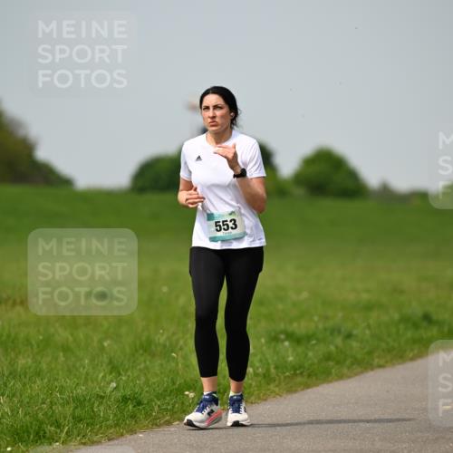 10.05.2026 - 8. Wedeler Halbmarathon Dr. Thomas Lammeyer http://msf.ph/oto/9708291 10.05.2026 12:01:02 Laufen 553, 1076 meine-sportfotos.de