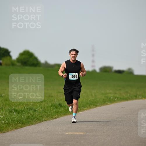 10.05.2026 - 8. Wedeler Halbmarathon Dr. Thomas Lammeyer http://msf.ph/oto/9708301 10.05.2026 12:01:04 Laufen 1026 meine-sportfotos.de