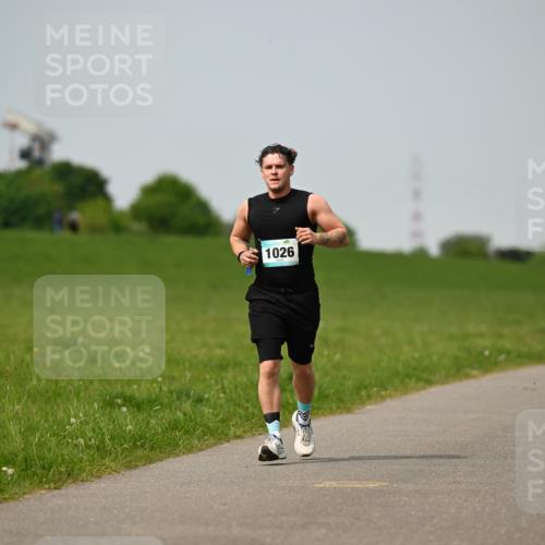 10.05.2026 - 8. Wedeler Halbmarathon Dr. Thomas Lammeyer http://msf.ph/oto/9708318 10.05.2026 12:01:05 Laufen 1026 meine-sportfotos.de