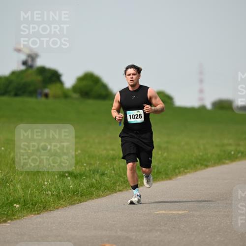 10.05.2026 - 8. Wedeler Halbmarathon Dr. Thomas Lammeyer http://msf.ph/oto/9708322 10.05.2026 12:01:05 Laufen 1026 meine-sportfotos.de