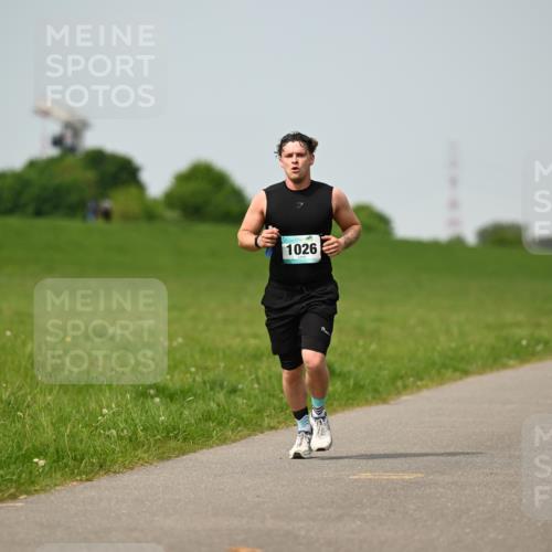 10.05.2026 - 8. Wedeler Halbmarathon Dr. Thomas Lammeyer http://msf.ph/oto/9708324 10.05.2026 12:01:05 Laufen 1026 meine-sportfotos.de