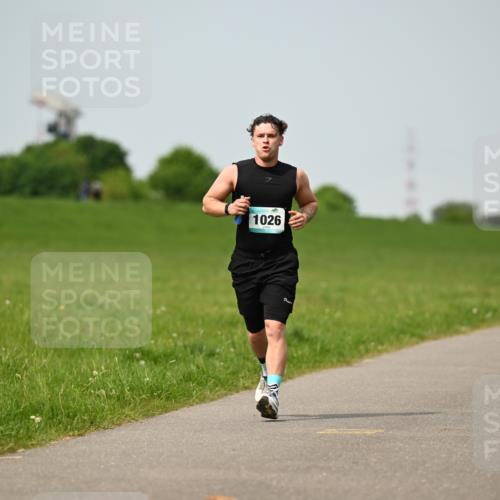 10.05.2026 - 8. Wedeler Halbmarathon Dr. Thomas Lammeyer http://msf.ph/oto/9708327 10.05.2026 12:01:05 Laufen 1026 meine-sportfotos.de