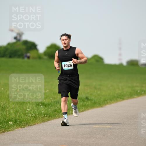 10.05.2026 - 8. Wedeler Halbmarathon Dr. Thomas Lammeyer http://msf.ph/oto/9708330 10.05.2026 12:01:06 Laufen 1026 meine-sportfotos.de