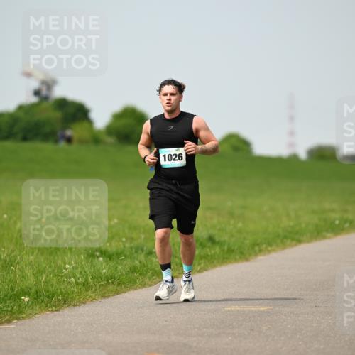 10.05.2026 - 8. Wedeler Halbmarathon Dr. Thomas Lammeyer http://msf.ph/oto/9708332 10.05.2026 12:01:06 Laufen 1026 meine-sportfotos.de