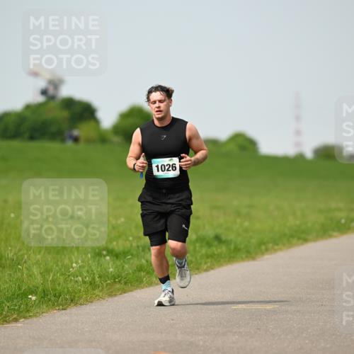 10.05.2026 - 8. Wedeler Halbmarathon Dr. Thomas Lammeyer http://msf.ph/oto/9708335 10.05.2026 12:01:06 Laufen 1026 meine-sportfotos.de