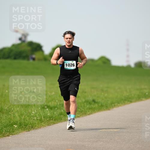 10.05.2026 - 8. Wedeler Halbmarathon Dr. Thomas Lammeyer http://msf.ph/oto/9708337 10.05.2026 12:01:06 Laufen 1026 meine-sportfotos.de