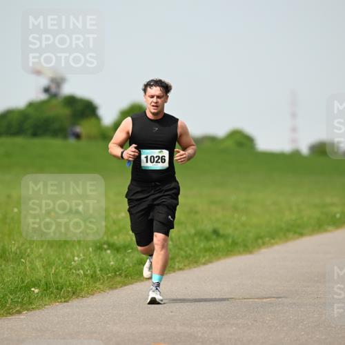 10.05.2026 - 8. Wedeler Halbmarathon Dr. Thomas Lammeyer http://msf.ph/oto/9708340 10.05.2026 12:01:06 Laufen 1026 meine-sportfotos.de