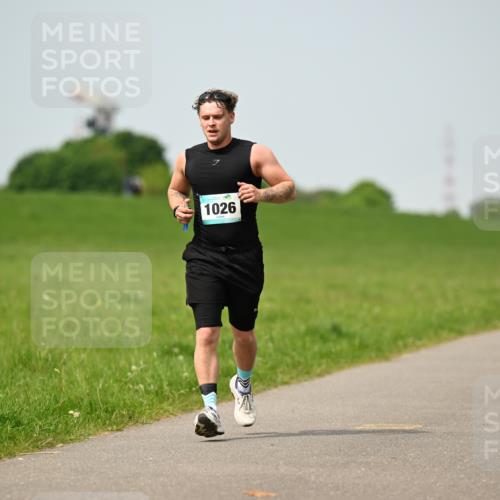 10.05.2026 - 8. Wedeler Halbmarathon Dr. Thomas Lammeyer http://msf.ph/oto/9708345 10.05.2026 12:01:06 Laufen 1026 meine-sportfotos.de