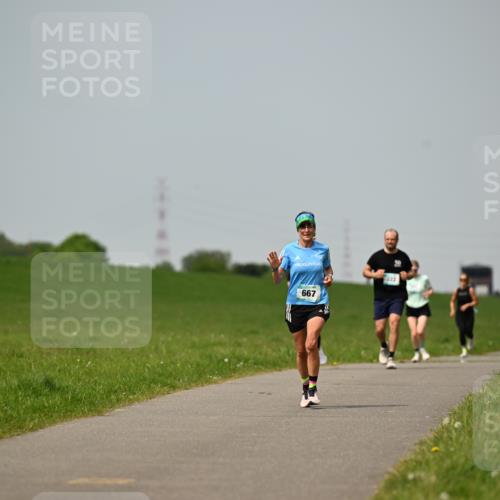 10.05.2026 - 8. Wedeler Halbmarathon Dr. Thomas Lammeyer http://msf.ph/oto/9708497 10.05.2026 12:01:28 Laufen 667 meine-sportfotos.de